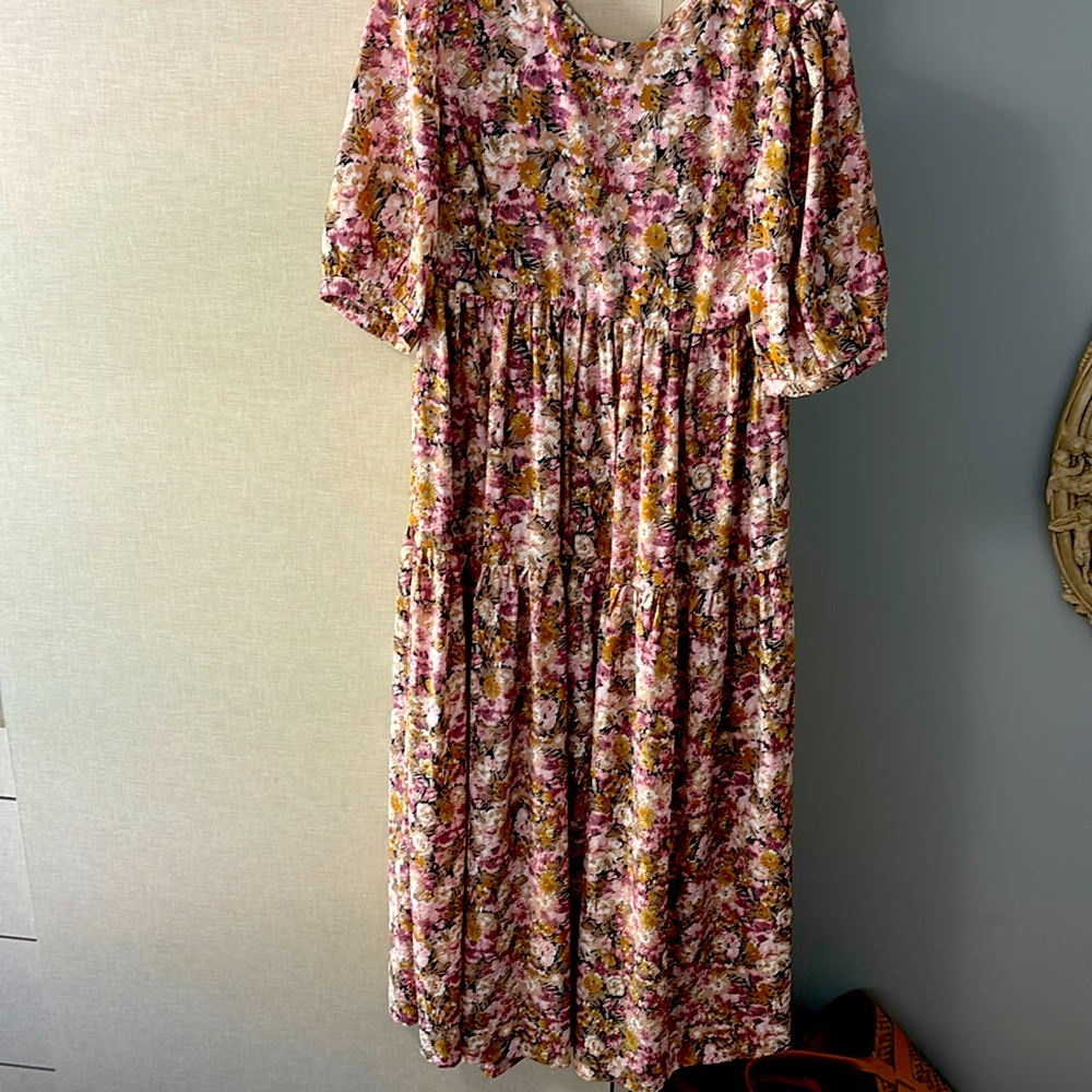 En saison Size S tiered dress.